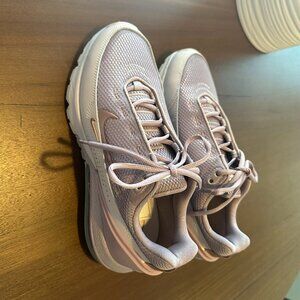 Nike Air Max sneakers in US 8.5